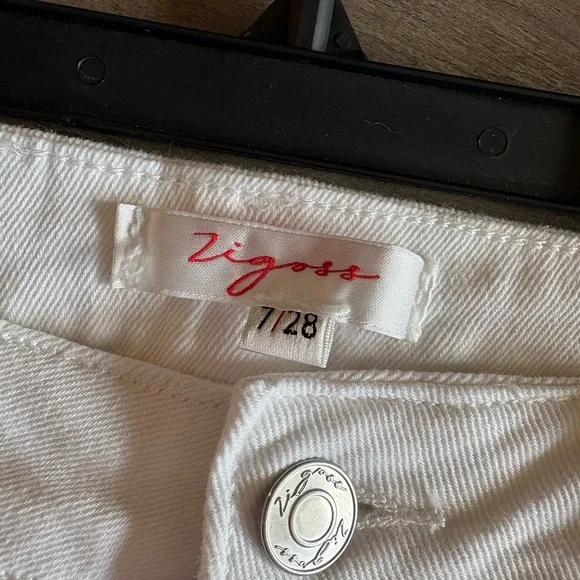 NWT Vigoss White Studded Jean Shorts - Picture 4 of 5